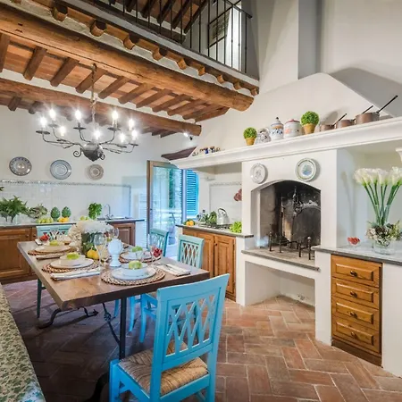 Citrus Charm Farmhouse, A Country With Pool *